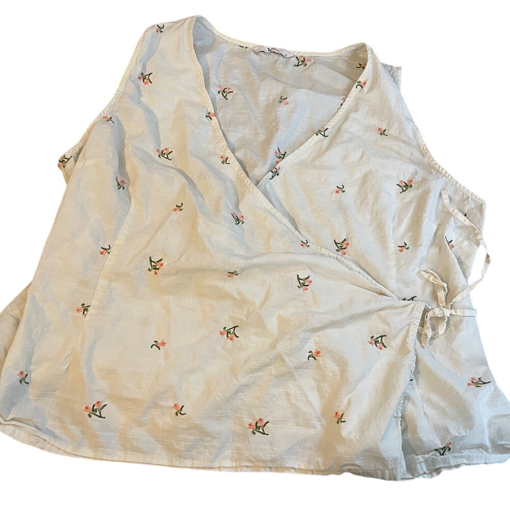 Tu Woman White Embroidered Floral Dobby Wrap Top Sleeveless V-Neck Size‎ 22